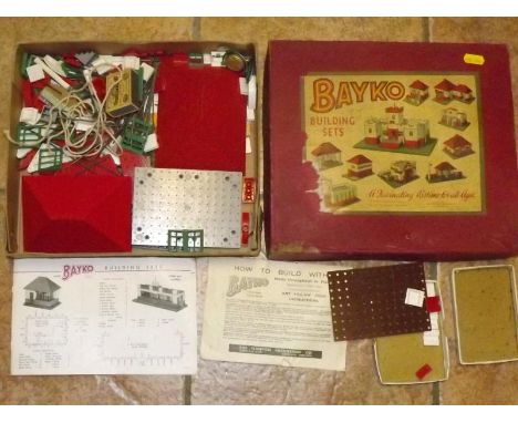A Bayko building set, outfit No 1, boxed with instruction leaflets, Plimpton Engineering Co., Liverpool
