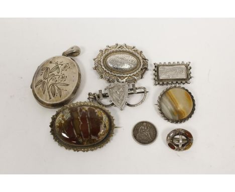 Two gate brooches and four others, a locket and a dime 1886, all silver 