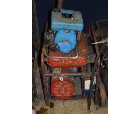 A MAKITA G2700K ENGINE GENERATOR and a Ducati Helios 48 petrol cc water pump (sd) (2)