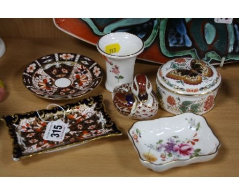 SIX PIECES OF ROYAL CROWN DERBY, to include trinket dishes '2451', Duckling paperweight, 'Posies' trinkets, etc (6)