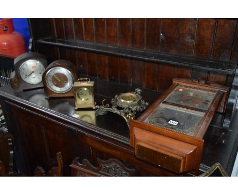 A MODERN WALL CLOCK, two oak cased mantle clocks, a carriage clock and another clock (5)