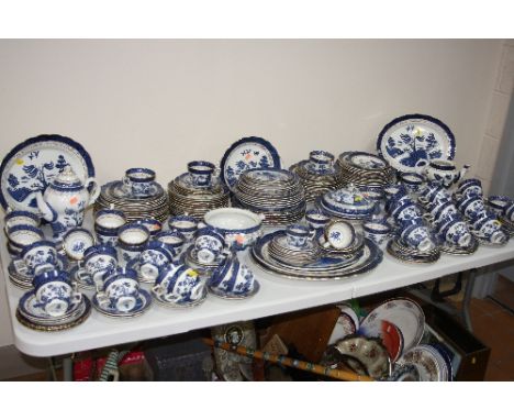 A COMPREHENSIVE BOOTHS REAL OLD WILLOW DINNER AND TEA SERVICE (OVER 230 PIECES)