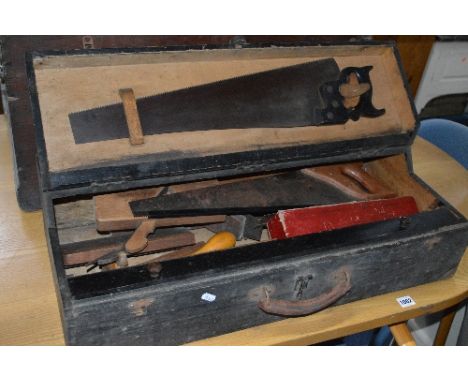 A LIDDED CARPENTERS TOOL BOX, containing various tools including wooden moulding planes