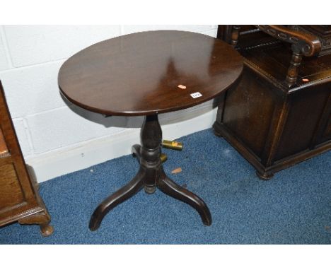 A GEORGIAN OVAL TOPPED TILT TOP OCCASIONAL TRIPOD TABLE