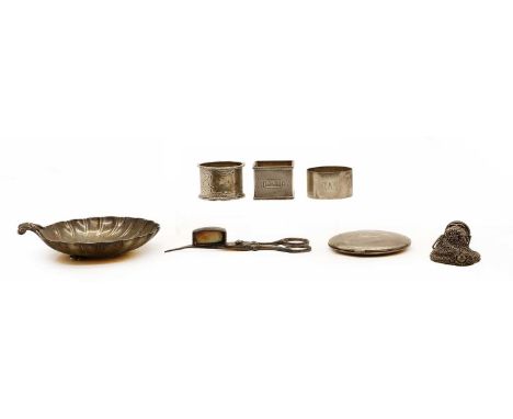 A collection of silver items,comprising a silver dish, by Mappin &amp; Webb, Sheffield 1937, 12.7cm wide, a group of three na