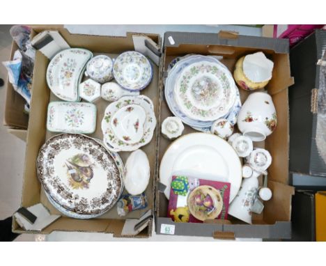 A mixed collection of pottery items to include Aynsley Corona patterned dinner plates, Royal Doulton Brambly Hedge calender p