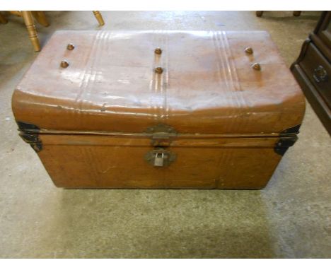 Metal trunk