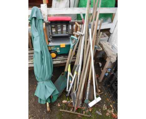 Quantity of garden tools, gardening wheeled seats and parasol (broken pole)