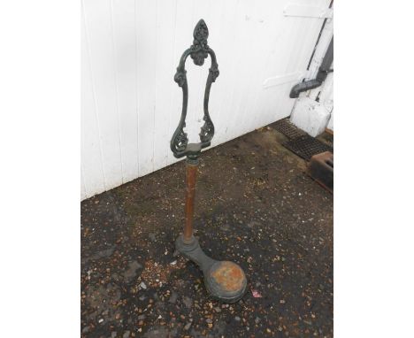 Onate cast ironwork item