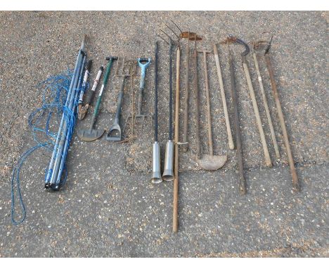 Quantity of garden tools including rakes, hoes, rotary clothes line etc
