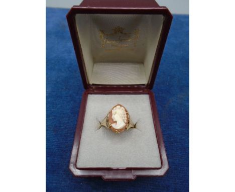 9ct gold cameo ring