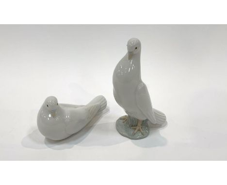 A Nao figure of a standing dove, 22cms high together with another Nao figure of a dove, 10.5cms high. Viewing/collection at W