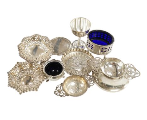 Sundry small silver including a, tea strainer, handbag mirror, pin dish, pair of bonbon dishes, two condiments and a Chinese 