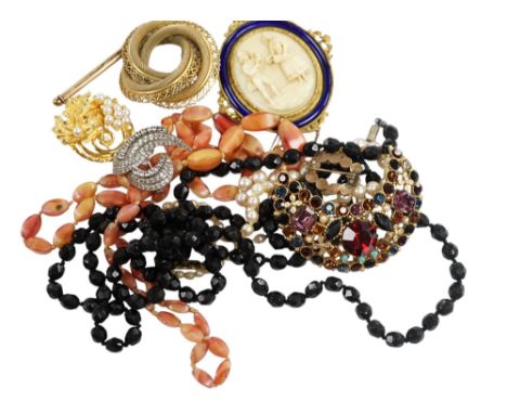 Assorted jewellery etc. including a 9ct gold swizzle stick, a Victorian yellow metal and garnet set brooch, a silver and past