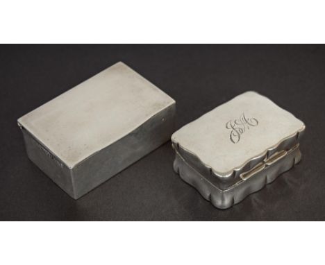 Silver wavy rim snuff box of rectangular form, Birmingham 1919, maker S & B, 1.75", 1oz approx; also a plain silver snuff box