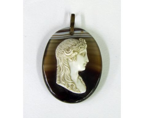Oval agate cameo pendant depicting a profile portrait of a lady, 45mm x 35mm