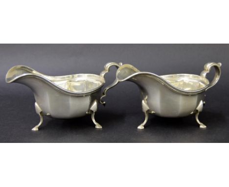 Pair of Georgian style silver sauce boats, Sheffield 1923, maker R F Mosley & Co. 7.5" long, 16.4oz approx (2)