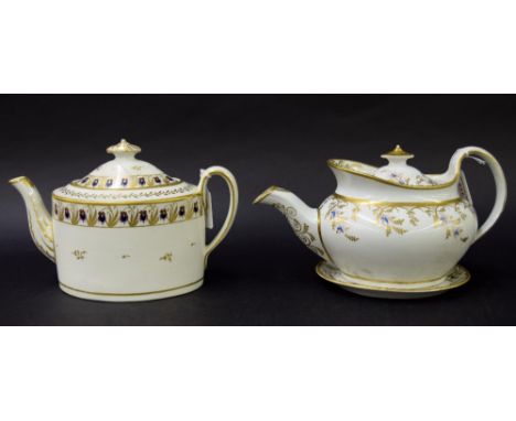 New Hall - teapot on stand, 6.25" high in pattern no. 471; together with further teapot in pattern no. 445 (3)