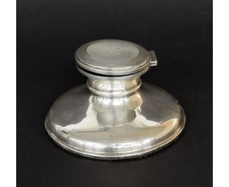 Silver capstan inkwell of circular form with an engine turned cover, Birmingham 1950, maker 'T&S', 5" diameter, 14.1oz approx