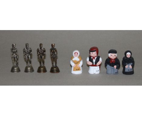 Europa. Griechenland. Schachfiguren aus Metall - Figuren aus der griechischen Mythologie mit Schachbrett aus Marmor. Eine Par
