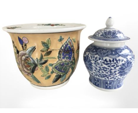 A 20th century Chinese porcelain planter, height 13 cm, and a further contemporary Chinese blue and white lidded temple jar.