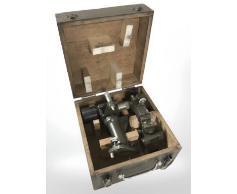An R Poulin French military telescopic sight, in pine storage box, width 24 cm.