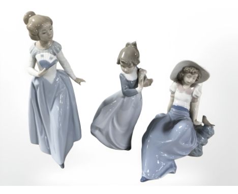 Three Nao figures, No. 402, 1042 and 1089, all boxed.