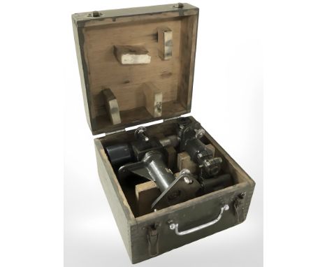 An R Poulin French military telescopic sight, in pine storage box, width 24 cm.