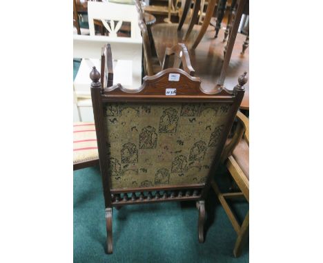 AN EDWARDIAN MAHOGANY FIRE SCREEN WITH UPHOLSTERED PANEL, on standard end supports, 97cms x 58cms.