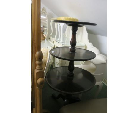 A GEORGIAN MAHOGANY THREE TIER GRADUATED DUMB WAITER each circular dish joined by a baluster support on tripod base 120cm x 6