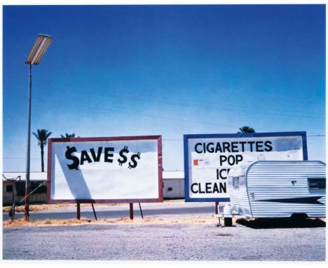   Wim Wenders  (Düsseldorf 1945)  Save Dollars, Gila Bend, Arizona  1983, Dye-Transfer Print, 33,5 x 42 cm, r. u. handsign. u