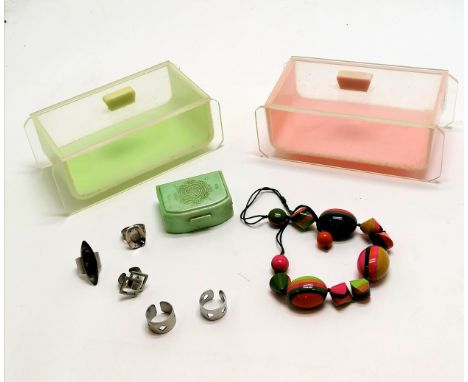 Unusual plastic bead necklace, stainless steel rings in 2 vintage perspex boxes 