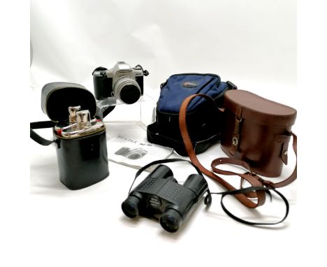 Pentax MZ-30 camera (in carry bag) t/w 8 x 32 Oregon 7.5" field glasses and a cased pair of chrome hip flasks. 