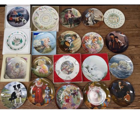 Limited edition porcelain plates including Goss, Reco, Knowles, and Bing &amp; Grondahl in boxes. (28) D