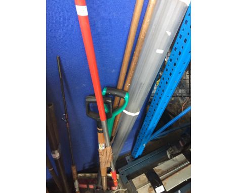 Bundle of garden tools 
