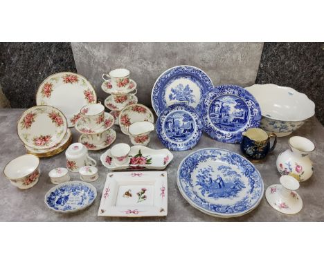 A Portmeirion botanic blue pattern fruit bowl, a Elizabethan Handel pattern tea service for six; a Wedgwood fo Children in Cr