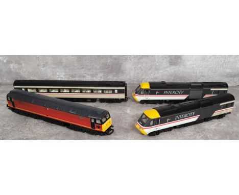 Hornby R336 OO Gauge (1:76 Scale) Inter-City 125 Train Pack with Class 43 43080 &amp; 43046 and R4295 BR Mk3 TSO tourist stan