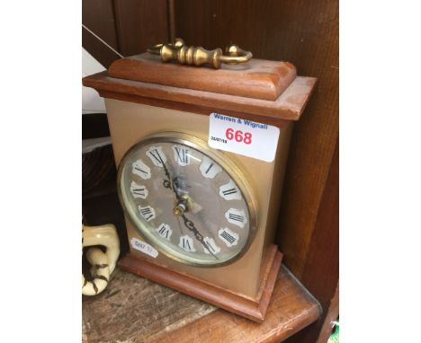 Small mantle clock 