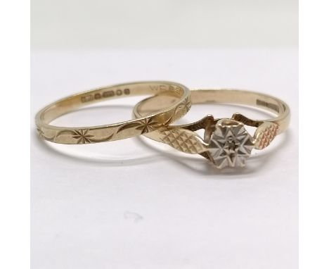 9ct hallmarked gold chip diamond solitaire ring - size S½ t/w 9ct hallmarked gold band ring with engraved detail - size R &am