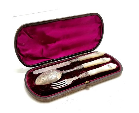 Antique 1886 cased set of hand chased silver &amp; mother of pearl christening set by George Unite - box length 22cm &amp; cu