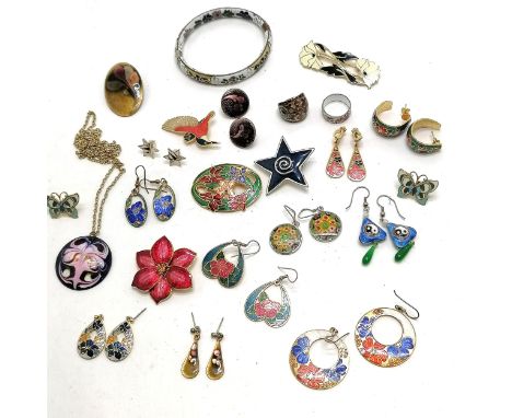 Qty of enamel jewellery inc Oriental bangle, earrings, brooches etc - SOLD ON BEHALF OF THE NEW BREAST CANCER UNIT APPEAL YEO