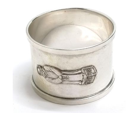 1931 silver napkin ring decorated with Saint Peter (ΠΕΤΡΟΣ) holding the keys to heaven by Henry Griffith &amp; Sons Ltd - 17.