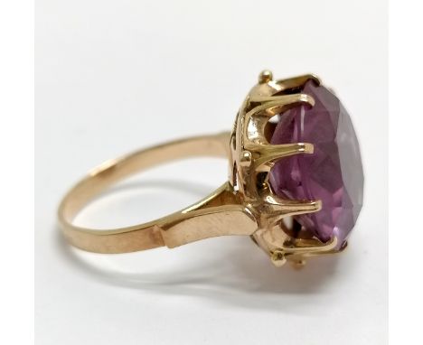 Unmarked gold (touch tests as 14ct) alexandrite ring - size Q &amp; 7.2g total weight 