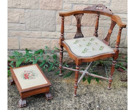 Edwardian walnut framed corner chair, with tapestry seat, 61 cm wide, 56 cm deep, 73 cm high, t/w tapestry top footstool, on 