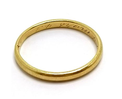 18ct marked gold band ring - size S &amp; 2.6g ~ 2.2mm wide and has inside inscription 
