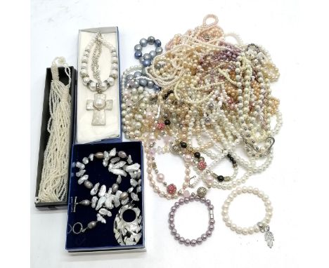 Qty of mock pearl jewellery inc seed pearl necklace, 1 with silver tone cross, pearl / shell necklace etc - SOLD ON BEHALF OF