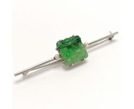9ct marked white gold Chinese jade hand carved panel set brooch with pearl detail - 5.2cm &amp; 3.1g total weight 