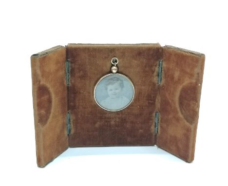 Antique gilt metal mounted portrait miniature of a child (a/f to reverse) in original fitted box - 9cm x 7.5cm 