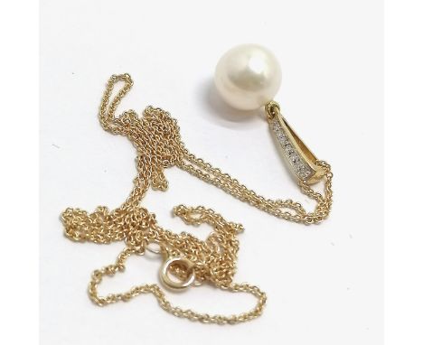 9ct marked gold pearl &amp; diamond set pendant (2cm drop) on 44cm fine gold chain ~ total weight 2.9g 