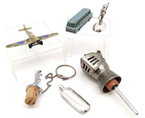 Qty of oddments inc white metal perfume flask (6.5cm), 2 novelty bottle stoppers (golf bag, knights helmet) etc 